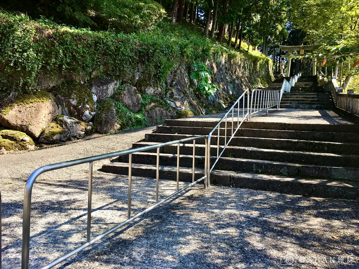 03 氣若多宮神社入口鐵扶手